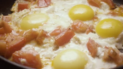Pepper is poured into eggs scrambled Stock Footage 85388337