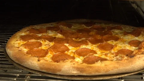 Pepperoni pizza Vídeo Stock 126913980