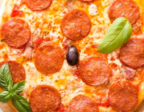 Pepperoni pizza Фото