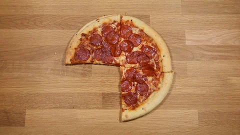 Pepperoni Pizza top view shot taking a slice Vídeos de archivo 72190457