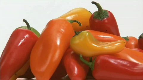 Peppers spinning all3 Stock Footage 630600