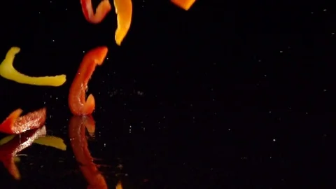 Peppers Splashing 動画素材 82884636