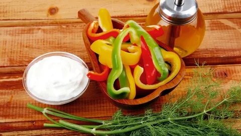 Peppers on wood Vídeos de archivo 78773911