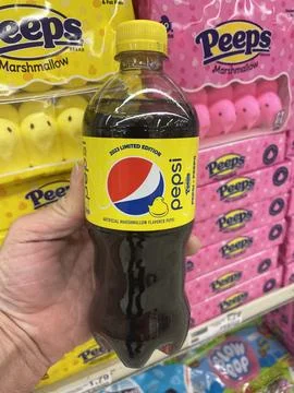 Pepsi cola Easter Peeps candy flavored limited edition 20 ounce bottle Foto stock