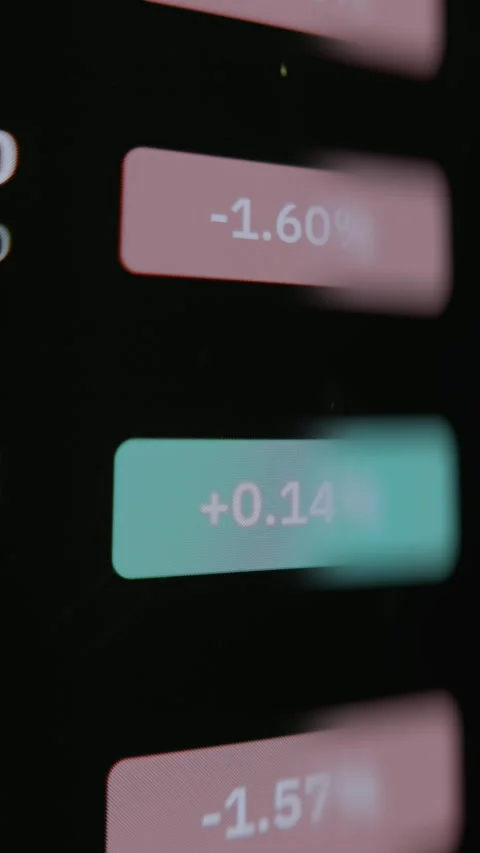 Percentage of price growth and decrease of cryptocurrencies in real-time 库存影片 302713120