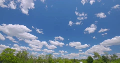 Perfect Blue Sky with Puffy White Clouds Colored and Saturated 4k Plate 16mm 库存影片 154272674