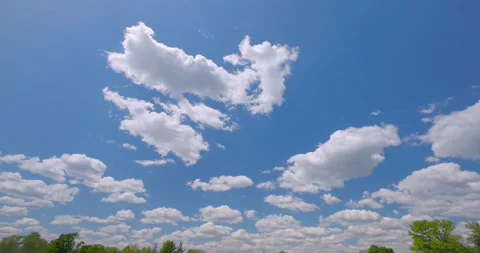 Perfect Blue Sky with Puffy White Clouds Colored and Saturated 4k Plate 16mm 库存影片 154272677