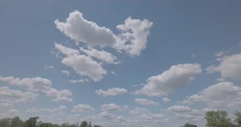 Perfect Blue Sky with Puffy White Clouds Non Graded C Log 3 16mm Vidéo 154272708