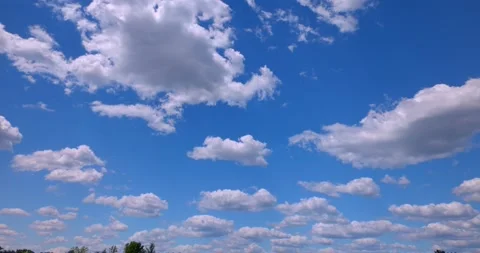 Perfect Blue Sky with Puffy White Clouds Colored and Saturated 4k Plate 24mm 库存影片 154272722
