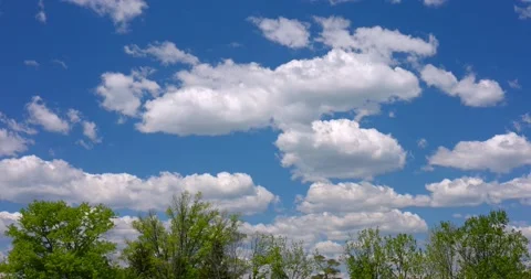 Perfect Blue Sky with Puffy White Clouds Colored and Saturated 4k Plate 50mm Stockbeeldmateriaal 154272831