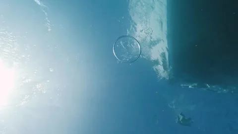 Perfect Bubble Ring Rising Underwater in Red Sea Vídeos de archivo 329680702