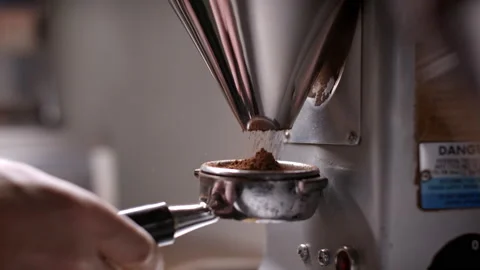 Perfect coffee grind. Video stock 141926792