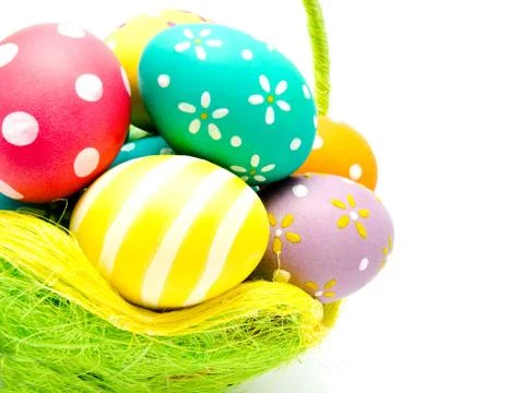 Perfect colorful handmade easter eggs in the basket isolated Foto stock