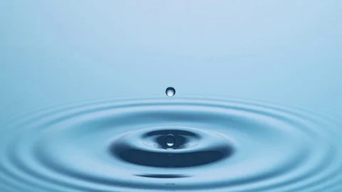 Perfect Drop of Water - High Speed Vídeo Stock 83819328