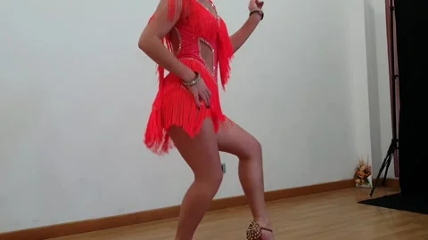 Perfect legs when dance. Beautiful girl dance latin 스톡 동영상 163970828