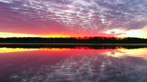 Perfect seamless loop with rippling waters reflecting red sky clouds 스톡 동영상 166130763