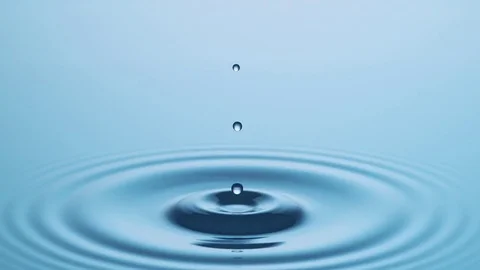 Perfect Water Drop in Slow Motion - High Speed Vídeo Stock 83799279