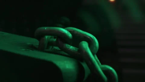 Perfectly aligned links of chain create strong connection Vídeos de archivo 264150051