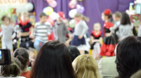 Perfomance on the kindergarten`s stage Vídeo Stock 22734461