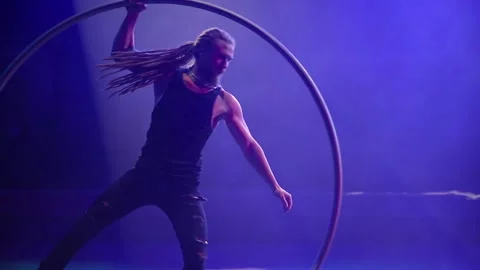 Performance of an acrobat with a ring on stage. Video stock 147407414