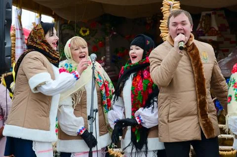 Performance of creative team during Shrovetide festivities, Gomel, Belarus Foto stock