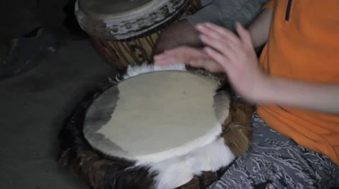 Performance of ritual dance on classical African drums Vídeo Stock 62981778