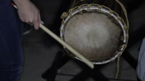 Performance of ritual dance on classical African drums Vídeo Stock 62982268