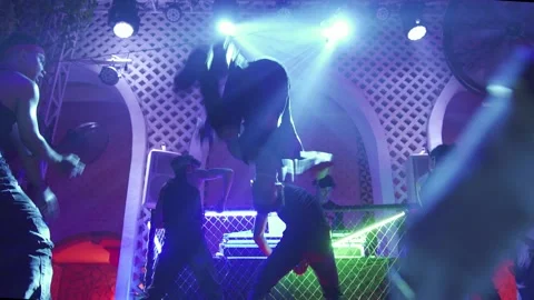 Performer on Stage with Dramatic Green and Purple Lighting 스톡 동영상 337471672