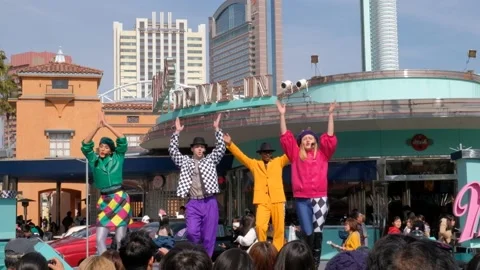Performers dancing at universal studios. Entertainers at amusement park. Stock Footage 132608695