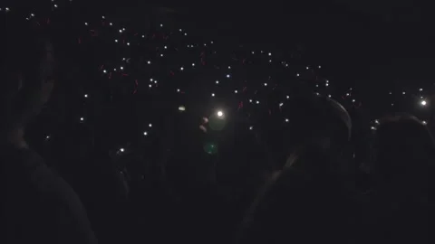 Performing crowd lighting show 스톡 동영상 137644072