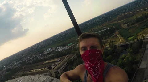 Performing at the height of the tricks. Young guys perform tricks on high-rise 스톡 동영상 66507633