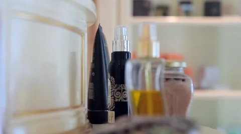 Perfume and seashell in saloon Vídeo Stock 66731022