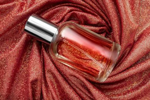 Perfume bottle on fabric Fotos Stock