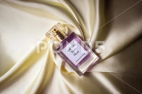 Perfume Bottle Mockup Modèle PSD