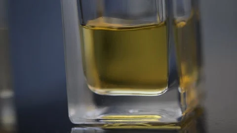 Perfume making process of dropping raw materials and blending into a flask Видео 329165141