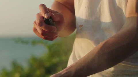 Perfume on male in slow motion Stock-Footage 334978400