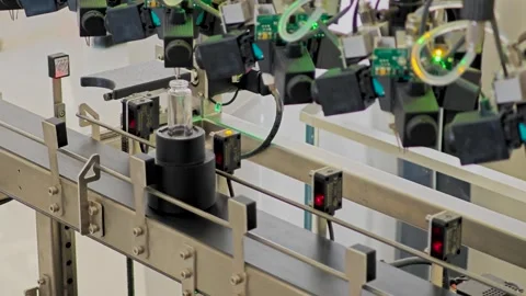 Perfume production. Different scents in bottles. Robotic perfume production line Stock-Footage 321641912