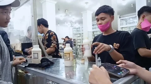 Perfume refill store Stockbeeldmateriaal 205070336