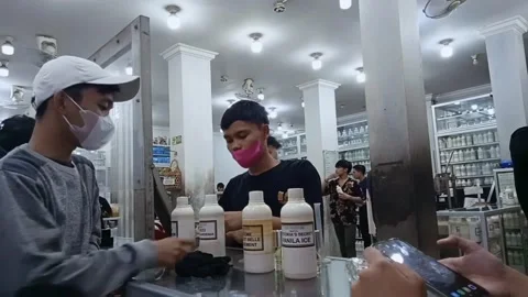 Perfume refill store 스톡 동영상 205070348