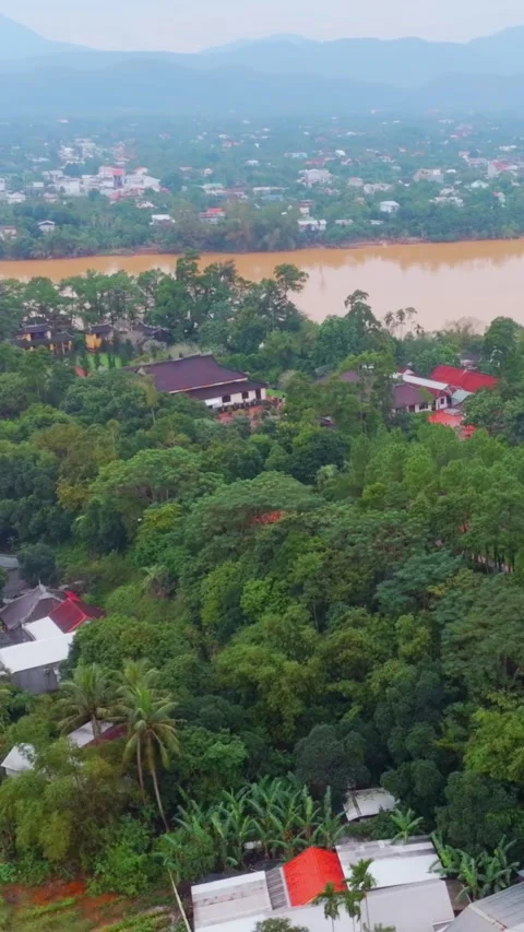 Perfume River and Thien Mu Pagoda, Hue city, Vietnam (VN), Vidéo 330753727