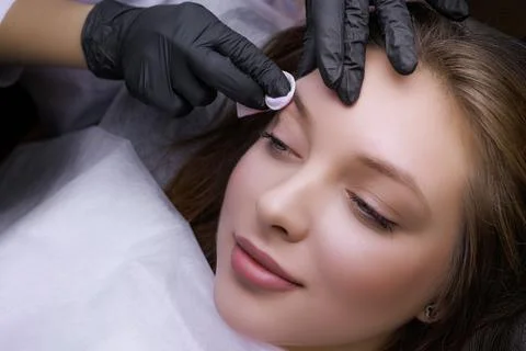Permanent eyebrow makeup PMU procedure Stock-Fotos