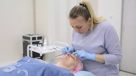 Permanent makeup. Permanent tattooing of eyebrows. 스톡 동영상 80033969