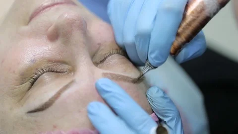Permanent makeup. Permanent tattooing of eyebrows. Vídeos de archivo 80086214