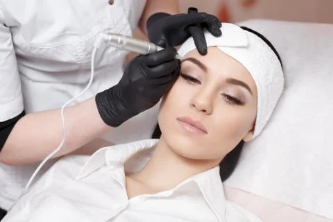Permanent makeup. Tattooing of eyebrows Stock-Fotos