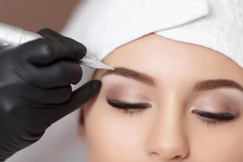 Permanent makeup. Tattooing of eyebrows Foto stock