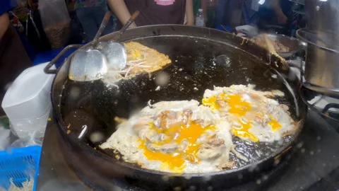 Perparing Hoi Tod - Thai Crispy Pancake with Mussels Video stock 188853636