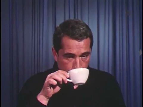 Perry Como endorses Sunbeams sparkling and easy to use toaster in the 1960s. 스톡 동영상 83219911