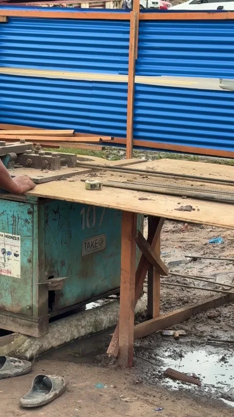 Persistent Industrial Rebar Processing for Concrete Strengthening on a Mudd.. Video stock 337288052
