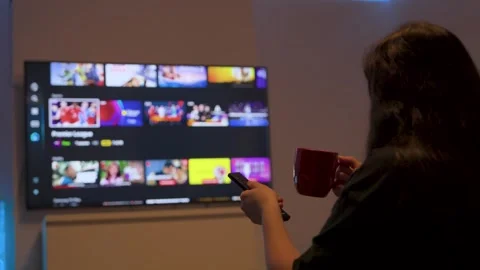 Person browsing streaming service on smart tv at home 動画素材 330089386