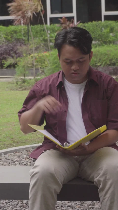 Person in Campus Video stock 329843707